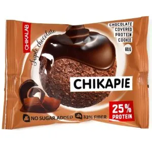 Kuorrutettu keksi "Kolmoissuklaa" täytteellä CHIKAPIE CHIKALAB, 60 g - Bombbar